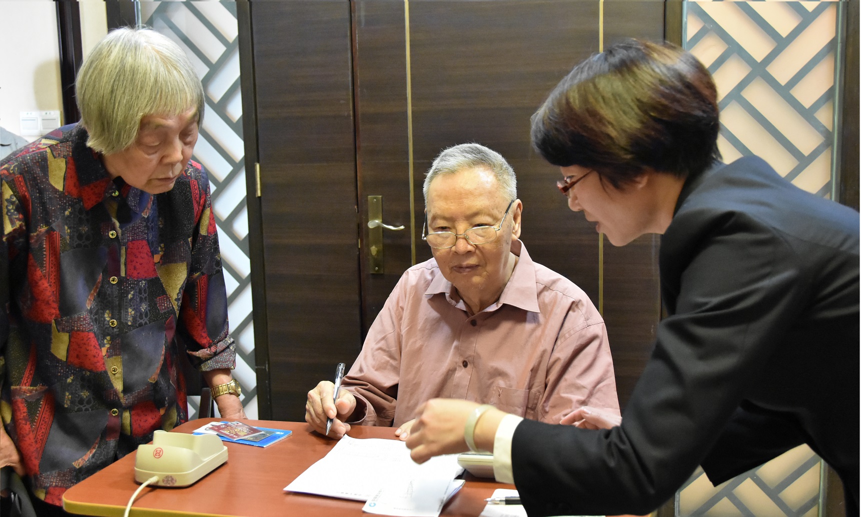 白春禮致信慰問中科院院士盧永根